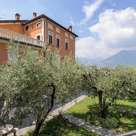 In Riva Al Di Iseo Residenza Primo Piano Apartment *