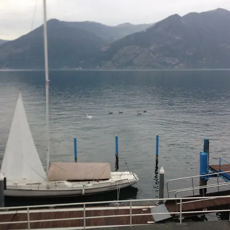 In Riva Al Di Iseo Residenza Primo Piano Apartment Marone